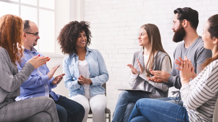 individuals-clapping-in-group-therapy